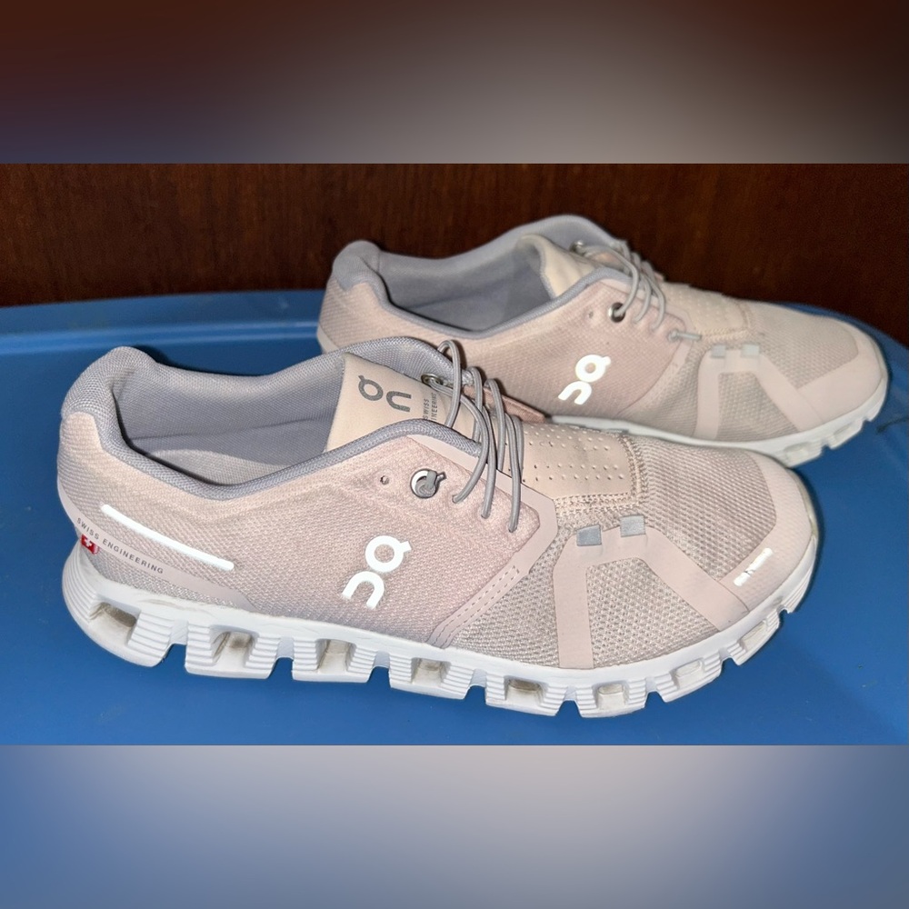On Cloud 5 Women’s size 10